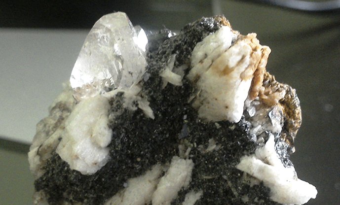 collectionofgem's tweet image. #Columbite with #Topaz and #Albite from Shengus (Sabsar), #Skardu, Pakistan
buff.ly/2lPQi7A