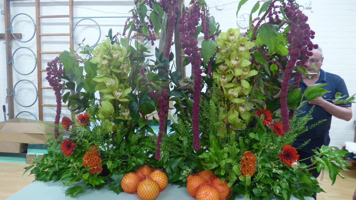 .Our next meet Tue 7 Nov 7.30 £8 visitors welcome  Watch &amp; relax as a professional #flowerarranger demonstrates beautiful designs.