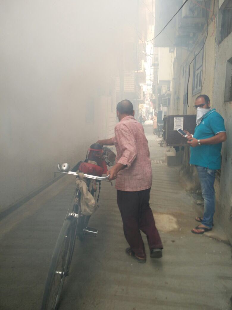 TilakRajBjp's tweet photo. Fogging in the inner lanes of Shalimar bagh #MCDworking #chairman @TilakRajBjp  #follow https://t.co/FZkGhFXPV4