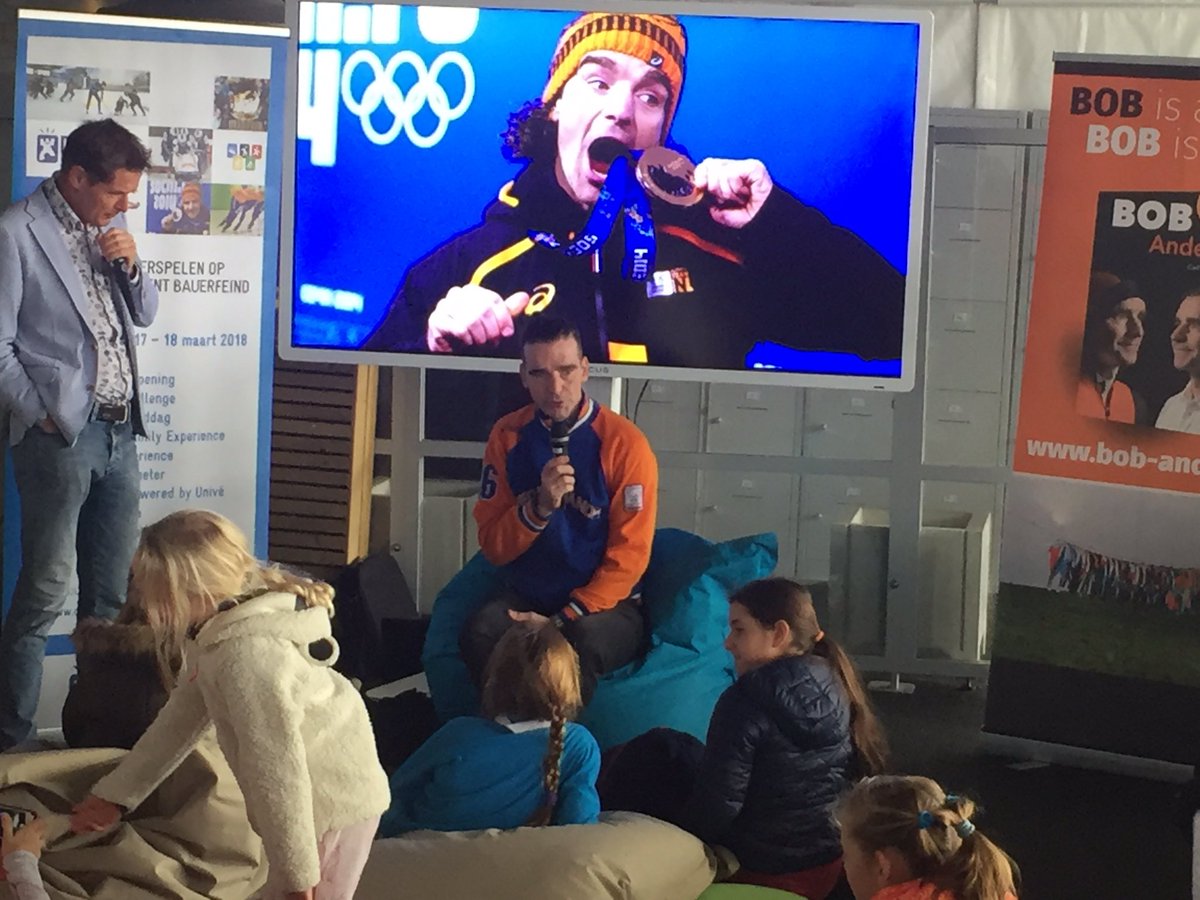 bsportstories's tweet photo. Kinder persconferentie op de schaats baan in Alkmaar met de assistent bondscoach van Zuid-Korea @@DeJongBob https://t.co/xIOWR4XBhY