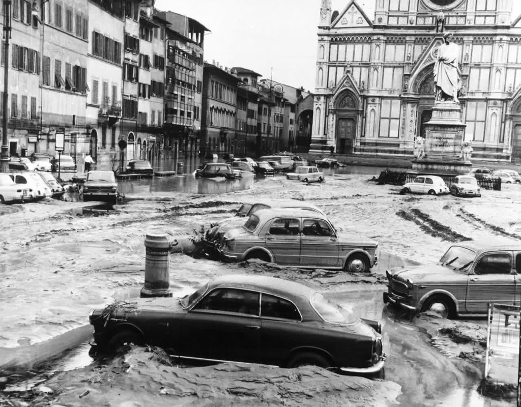 libridimiele's tweet photo. Firenze, 4 Novembre 1966.
#alluvione #Firenze #4novembre https://t.co/CCBbphmDRN
