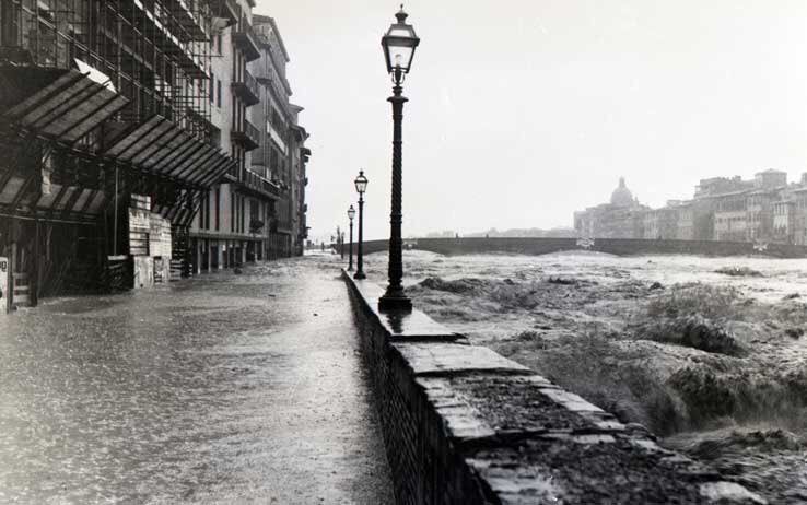 libridimiele's tweet photo. Firenze, 4 Novembre 1966.
#alluvione #Firenze #4novembre https://t.co/CCBbphmDRN