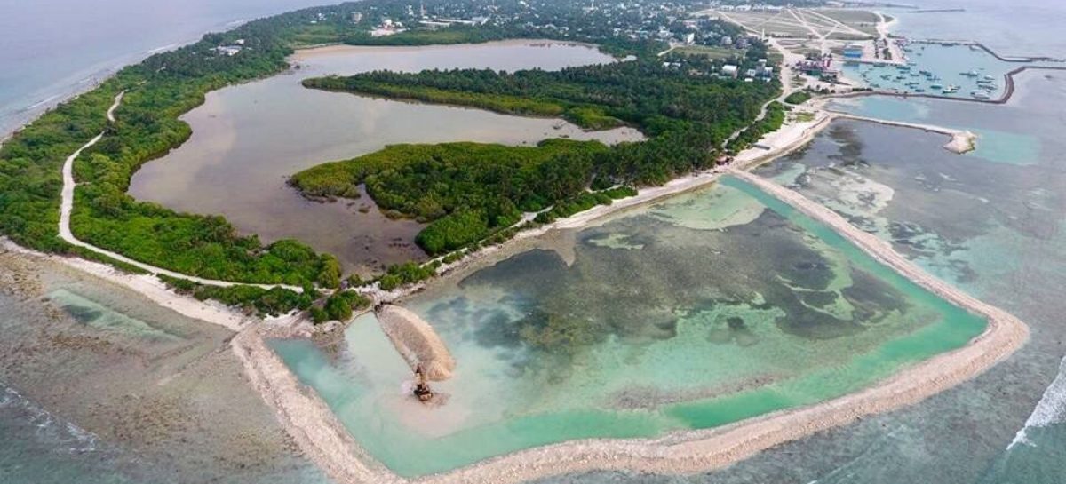 RoseKBridger's tweet photo. #ecocide Destruction of Kulhudhuffushi mangroves for an airport is imminent https://t.co/rvkWSJA0fq #kulhudhuffushikulhi #SaveKulhudhuffushi https://t.co/bq5r2LKUiF