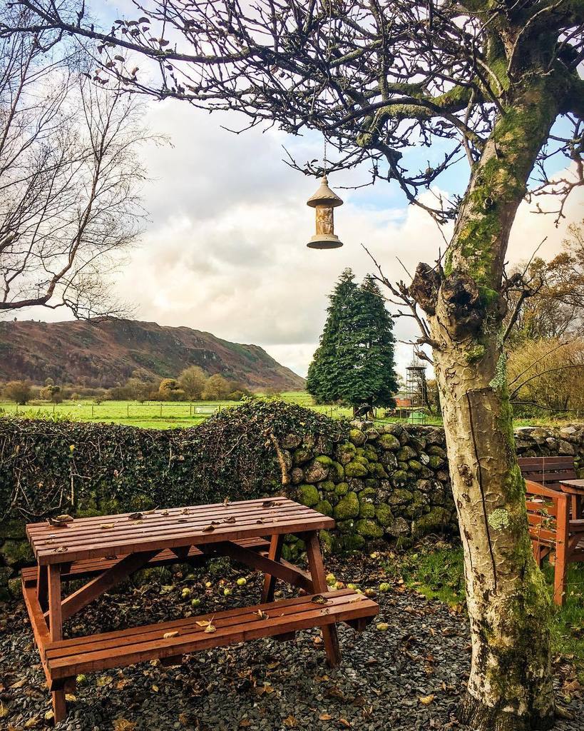 Autumn has definitely landed in Eskdale 🍂 What could be better than a view like this on a crisp, cool morning 🍁🙌🏻🍂 .
.
.
#bowerhouseinn #es…
