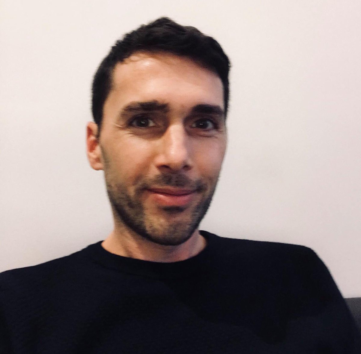 Le190_Paris's tweet photo. Chaque semaine, faites connaissance avec un membre de l’équipe du #Le190. Aujourd’hui, Alexandre Fior, infirmier, répond à nos questions. https://t.co/t1Kf92ssn6
