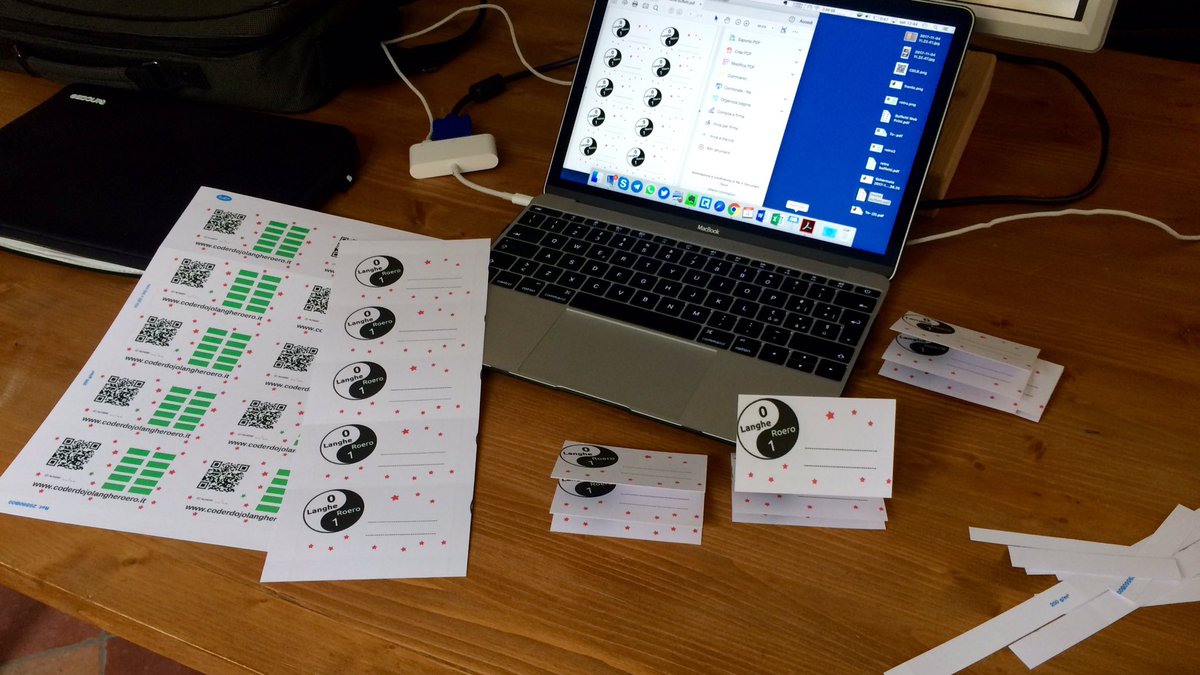 Coderdojo_LR's tweet image. In anteprima vi mostriamo le tessere del nostro @CoderDojo. Oggi le consegneremo ai ragazzi #CoderDojoLR