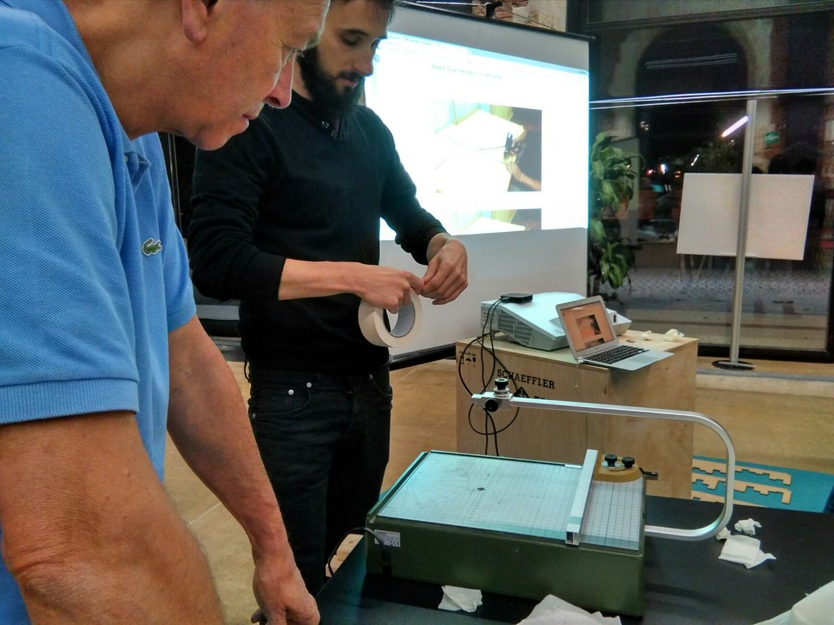 forodelacultura's tweet photo. Ayer con @HertzLovers #CASEANDO #TecnologíasCiudadanas #AcústicaCasera en @intercambiadorB @desdevic https://t.co/FpmDUjGgcJ