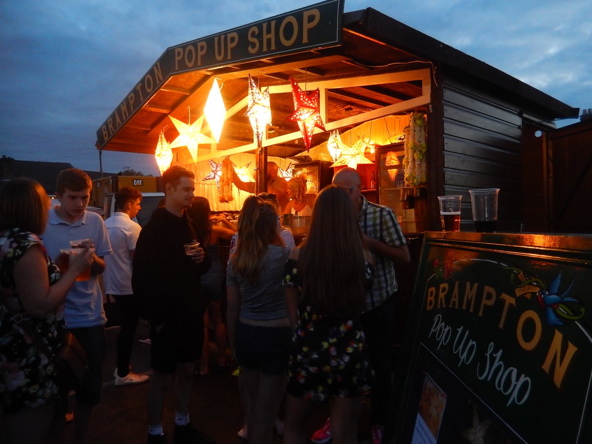 BramptonMarket's tweet photo. Out 2nite for #Fireworks &amp; fun?#Brampton Pop-Up opens at #TheBrit 7-late for Hot Gin Toddies, hot dogs,roast chestnuts &amp; @paperstarlights https://t.co/lguOamH9kq
