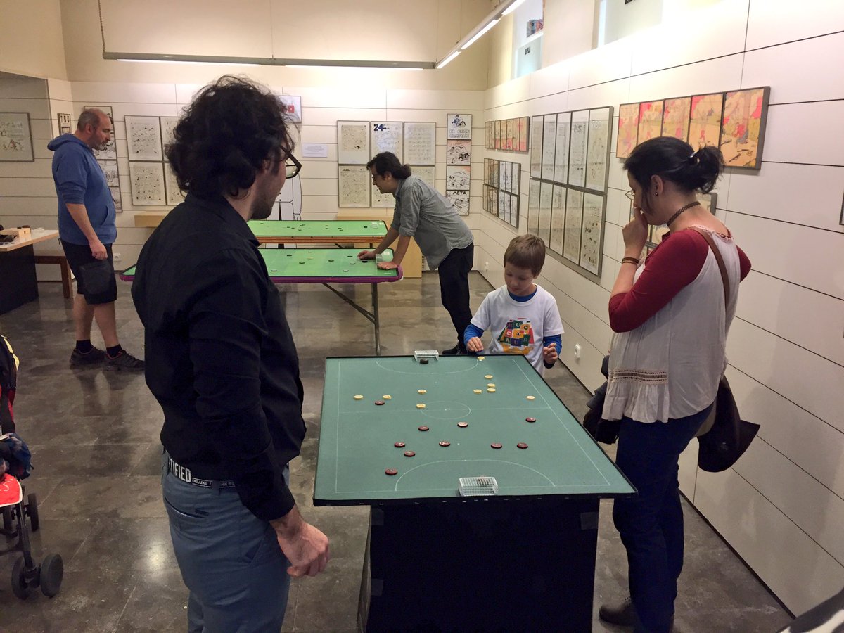 tramuntana_tv's tweet photo. Futbol botons avui dissabte al @museujoguetcat de #Figueres #SomCultura https://t.co/md1tMQwTwE