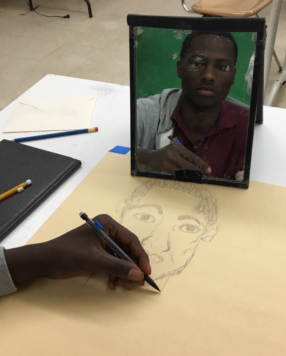 MrGraham201's tweet photo. @JSmartWest Artist Andre Wells recovering from football injury switches to left hand and nails self portrait. #mortonpride #PERSISTENCE https://t.co/clvmFrcYl2