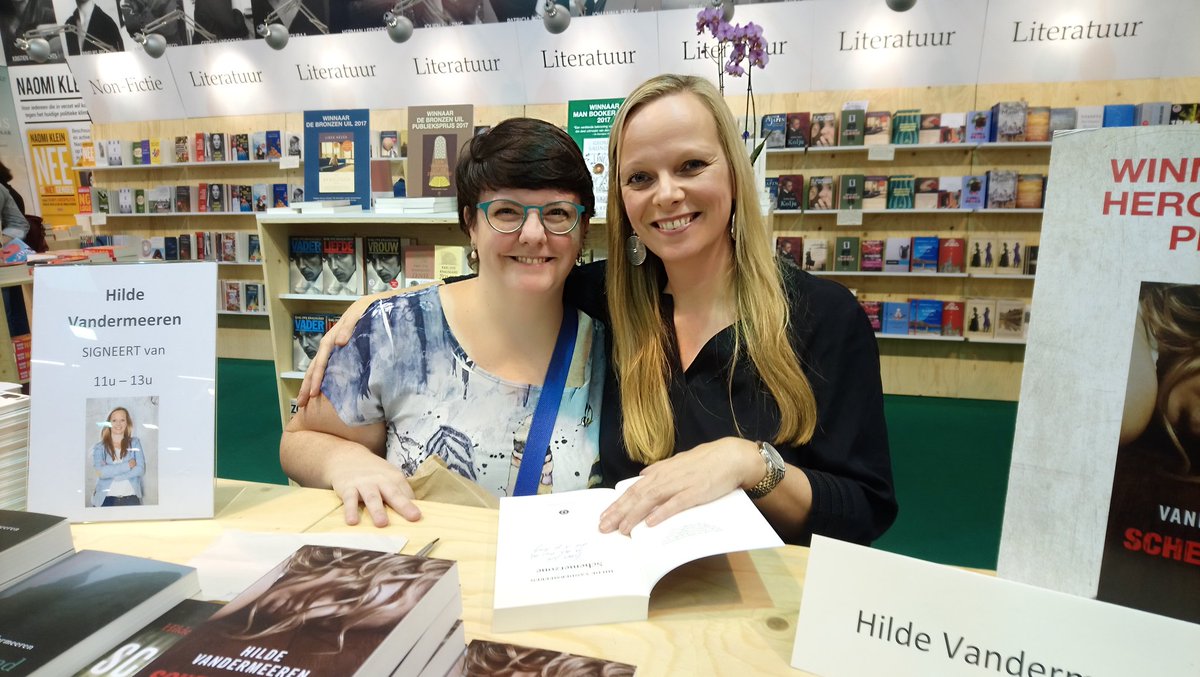 JokeBens1's tweet photo. Boekenbeurs #boekenbeurs #hildevandermeeren https://t.co/qTDPy7uJKI