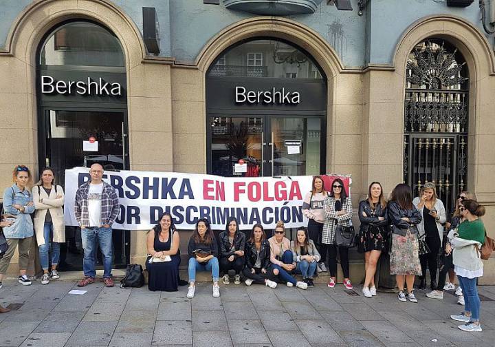 chselles's tweet photo. Ganaron! Las trabajadoras de Bershka en Pontevedra desconvocan la huelga: Inditex ha accedido a todas sus demandas https://t.co/P8aeNe9BVO