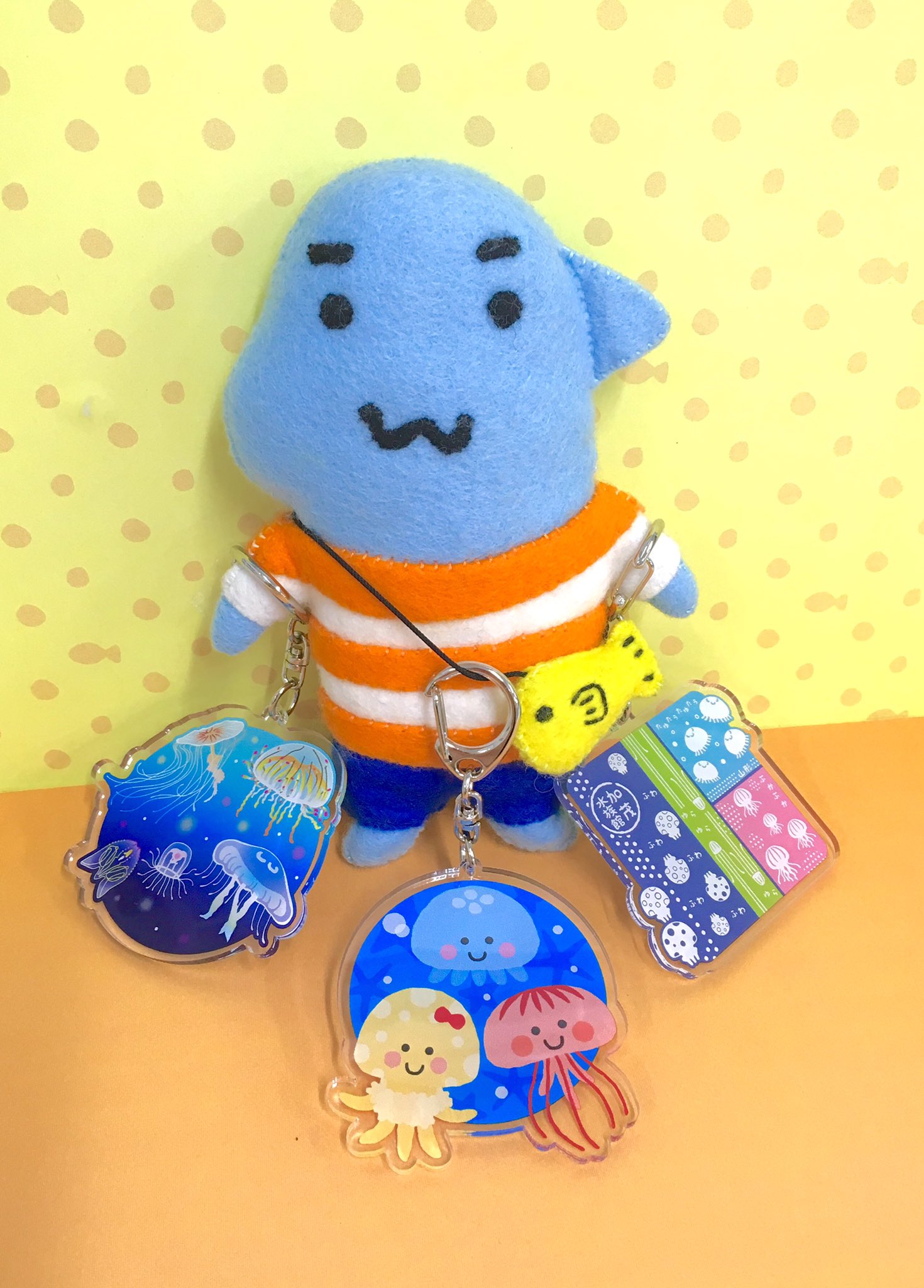 どるしーくん Twitterissa 加茂水族館で買ってきたお土産でし ついつい買いすぎてしまったキーホルダーと タオルとくつしたでしよ W キーホルダーは花くらげちゃんにプレゼントするんでし どるしーくん 山形 加茂水族館 鶴岡市 クラゲ クラゲグッズ
