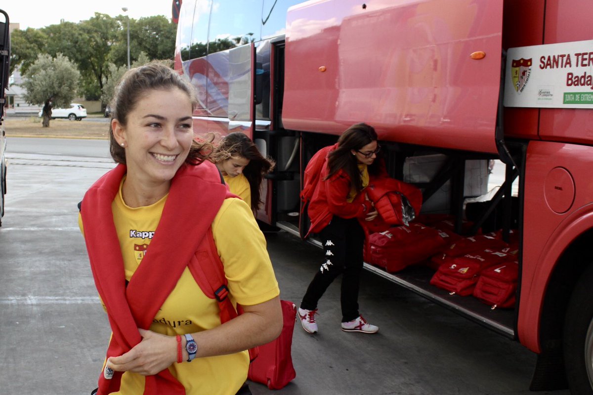 SantaBadajoz's tweet photo. El primer equipo ya está en Sevilla tras el viaje desde Badajoz 🚌⚽️

#AúpaSanta #LigaIberdrola #SevillaSanta https://t.co/J1ooIre2wv