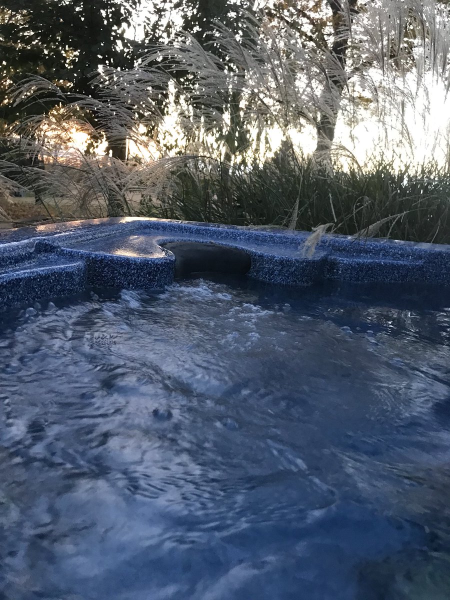 dhoyer3's tweet photo. Finally opened the hot tub 💜 https://t.co/HRNUizF7c1