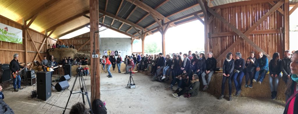 Gaur lehen Baserriko Uzta, Pikunieta Baserrian @Anarirena-rekin. Eta zeinen ondo ari garen pasatzen 👏  #BaserrikoUzta