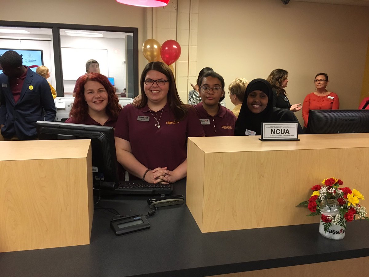doss_business's tweet photo. So proud of these #dossfbla members for their efforts with @classactfcu today! @terragreenwell #makingitcount https://t.co/pVE33XkKDk