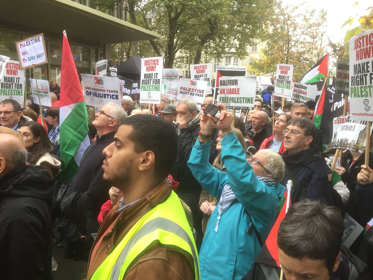 scottishpsc's tweet photo. Huge crowds in London calling for justice and freedom for Palestinians #makeitright #balfour100 https://t.co/6RXx3LMHXR