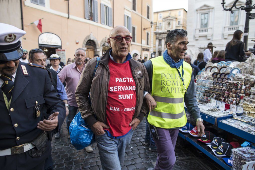 artnet's tweet image. Seeing Red: Italian Artist Dyes Trevi Fountain to Protest Corruption: artnt.cm/2ztnOqh