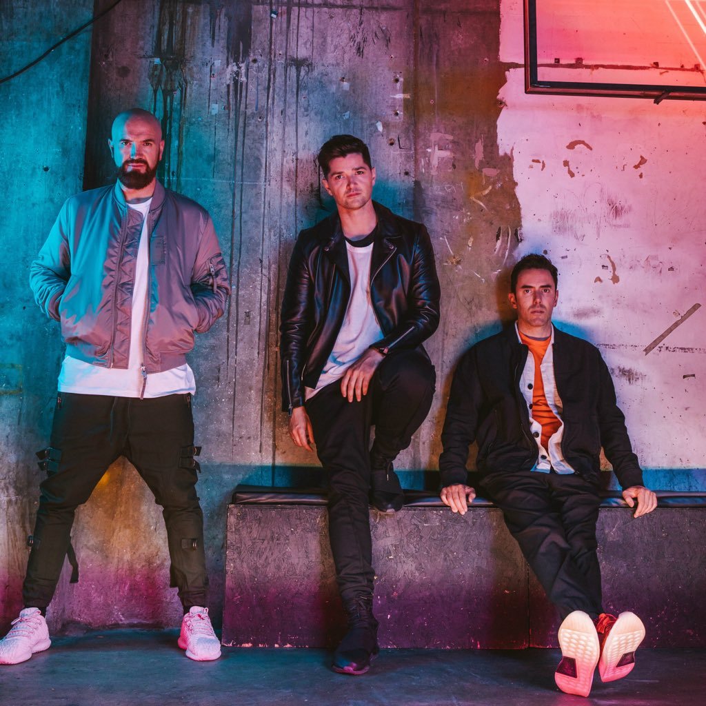 JessicaLeveau's tweet photo. Can't realise i gonna see these 3 amazing guys @thescript @TheScript_Danny , on stage soon 😀🎤🎸🎹🥁🎶 can't wait february 😆💖🎵🎶🎵🇮🇪🍀 https://t.co/tCKogdNNxI