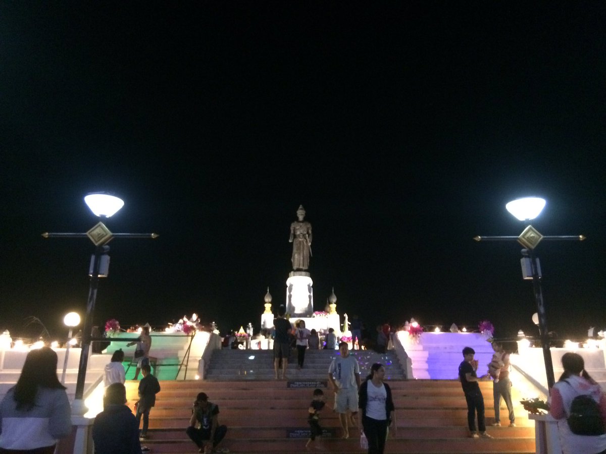 MizzzTT's tweet photo. ไหว้สักการะหลวงพ่อองค์กลางนครไทยพิษณุโลก https://t.co/iwyC5we8ng