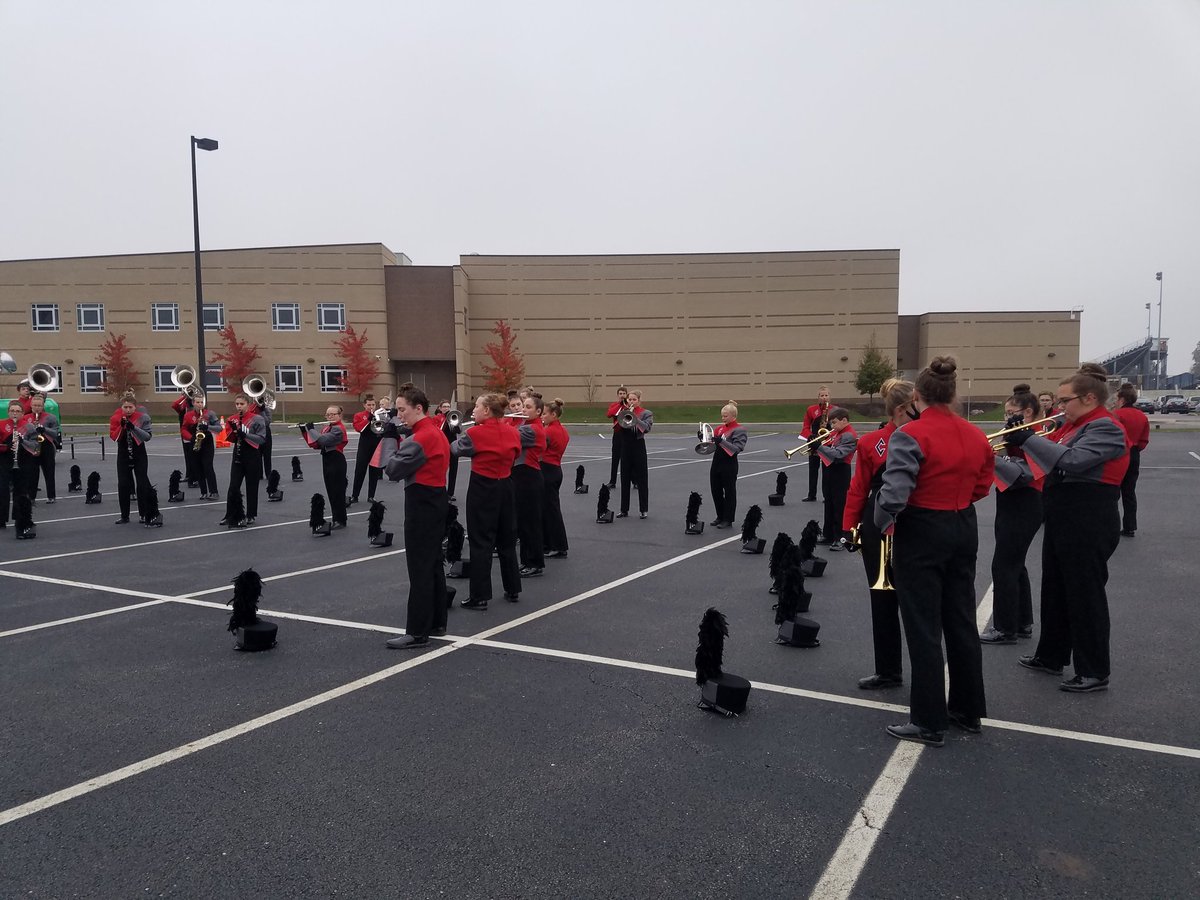 CrestwoodHSB's tweet photo. Scarlet Guard warming up for MidStates Championship Pre-lims. 10:00 performance time. #makeitthebestyet #forthecitythatilove #4amcalltime https://t.co/svs0NBo3OU