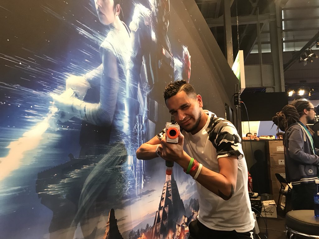 NerfFrance's tweet photo. @PRINCEFR_ @dylan_delrey @Mickalow_ @Micromania_Fr @PlayStationFR On en a trouvé un bien équipé pour sa battle #SWBF2HEROES 😏🔥 #NerfRival https://t.co/jnBsrhMloO