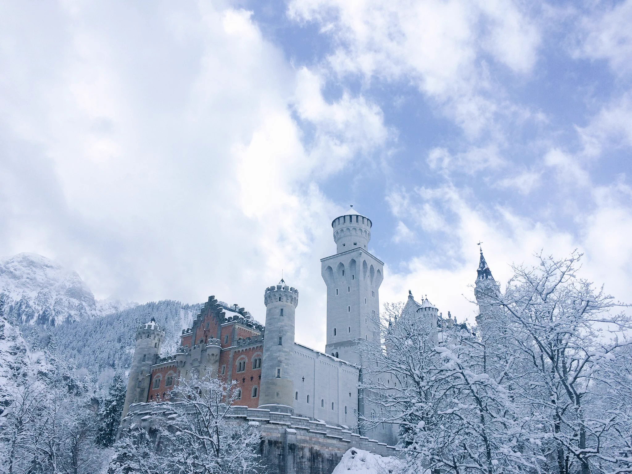 雪化粧を施されたノイシュバンシュタイン城の美しさはもはやプライスレスｗｗ