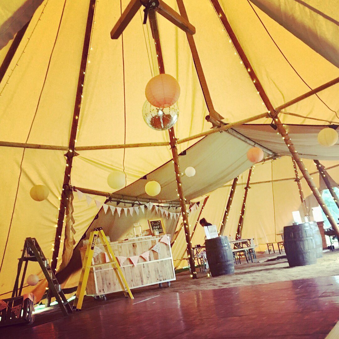 LakotaTipi's tweet photo. #lakotatipi 
#tipi 
#teepee
#tipievent 
Inside a tipi 👌🏻 https://t.co/7Vc5ecBJ0z