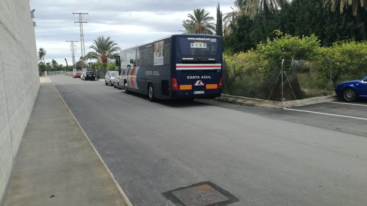 El autobús de nuestra hinchada ya esta aquí. Hoy nuestra gente nos tiene que llevar en volandas. A por los gintonics!! @elchefutbolsala