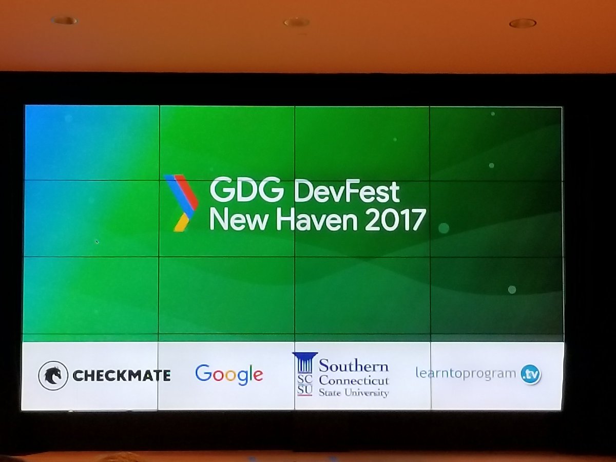 DaveMoran118's tweet photo. Keynote time! #devfestNH https://t.co/xa4wAdpYiB