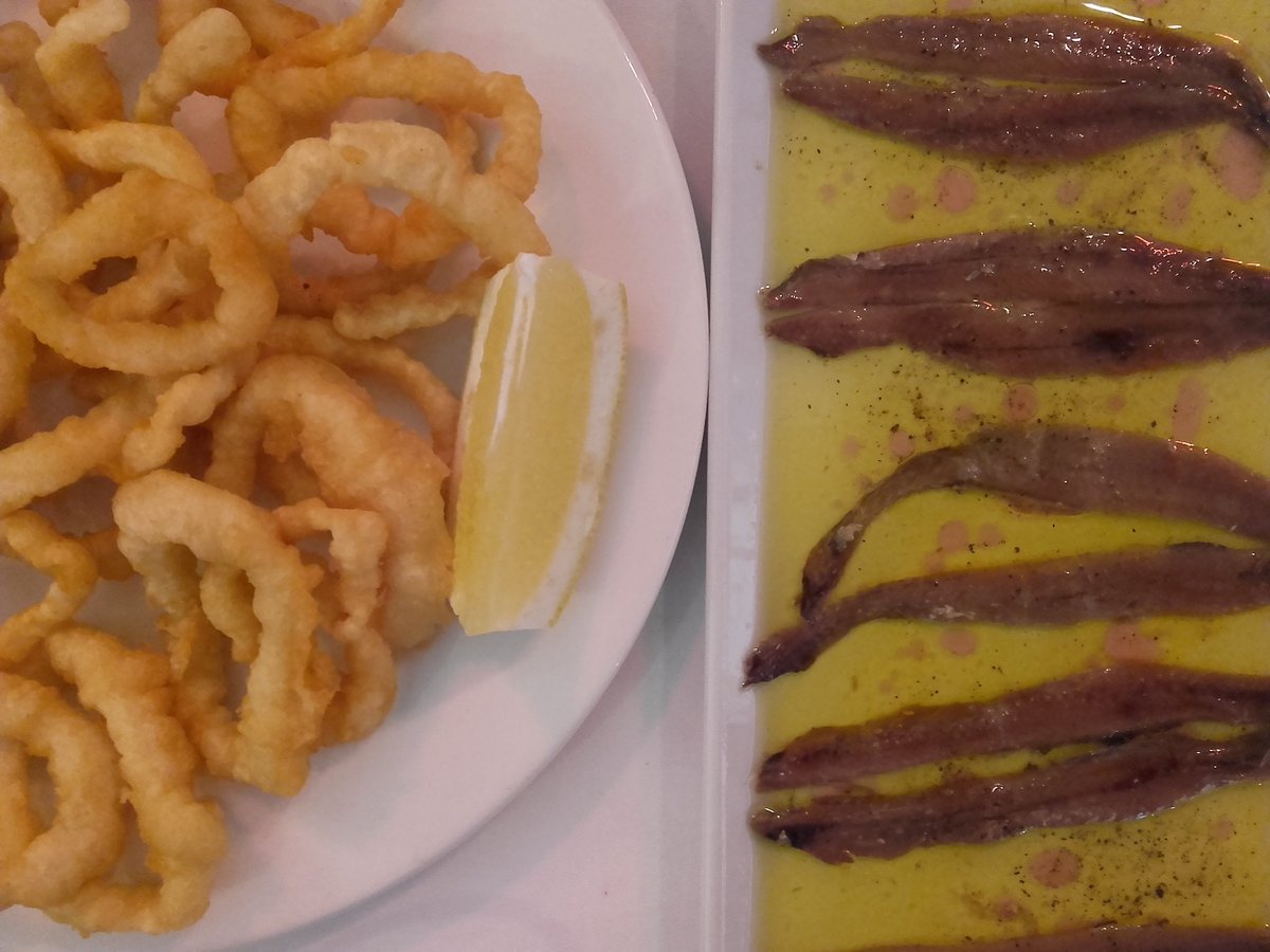 ninotsch's tweet photo. leckere Vorspeisen! so schmeckt #Cadaques #CanRafa https://t.co/NqnbnMNsYN