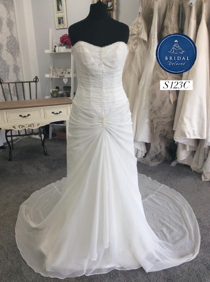 BridalRelovedSa's tweet photo. Wedding dress by Essence of Australia...❤️

Size 8

Was £900

Now £400

#bridalrelovedsawston #dressoftheday https://t.co/FrFlL5zp1D