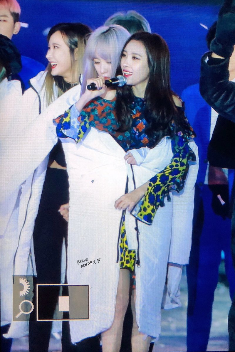 BXR119's tweet photo. We need a fanfic of this..Wait..we already have!!
It's "what does the fox say"!! #wdtfs
Seju and Sumin!! 😍 https://t.co/pUDJEeoU4A