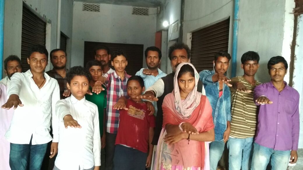 Praphoolam's tweet photo. Integrity pledge at gram sabha muri village of chainpur block kaimur on #VigilanceAwarenessWeek today
#vigilanceweek2017 https://t.co/1hjhjYcFD7