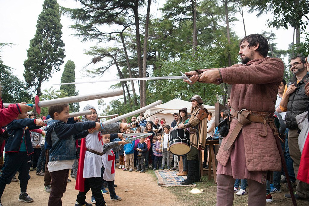 Durant tot el cap de setmana, al <a href="/PobleEspanyol/">Poble Espanyol</a> hi ha Fira Medieval amb un munt d'activitats per a tota la família ow.ly/gvyy30glM1R