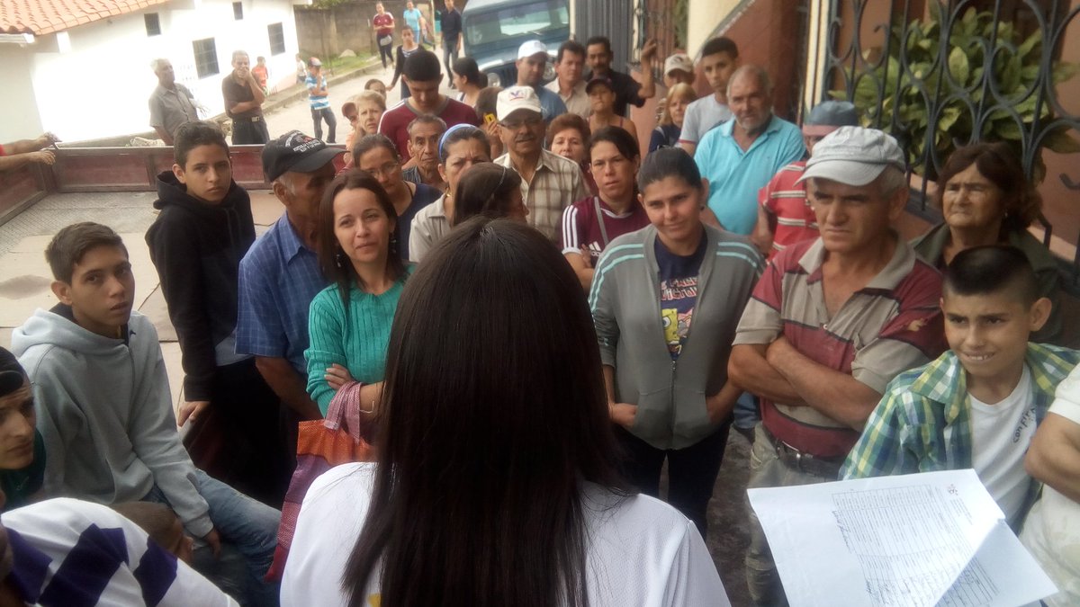 DayanaQuintanaP's tweet photo. #NATALIAvanza: La alcaldesa del Municipio Lobatera Natalia Chacón atiende con jornada de Alimentos a LA LLANADA @SteffChacon_ @PSUVTachira_ https://t.co/0ZfzT64y7J