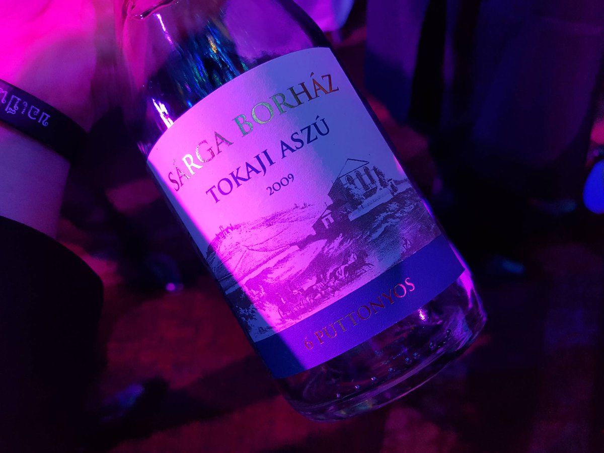 JamesSuckling's tweet image. A fantastic Tokayi, 6 Puttonyos... #love #97points #china #beijing #greatwinesworld #gww2017 #drinkgreatwine