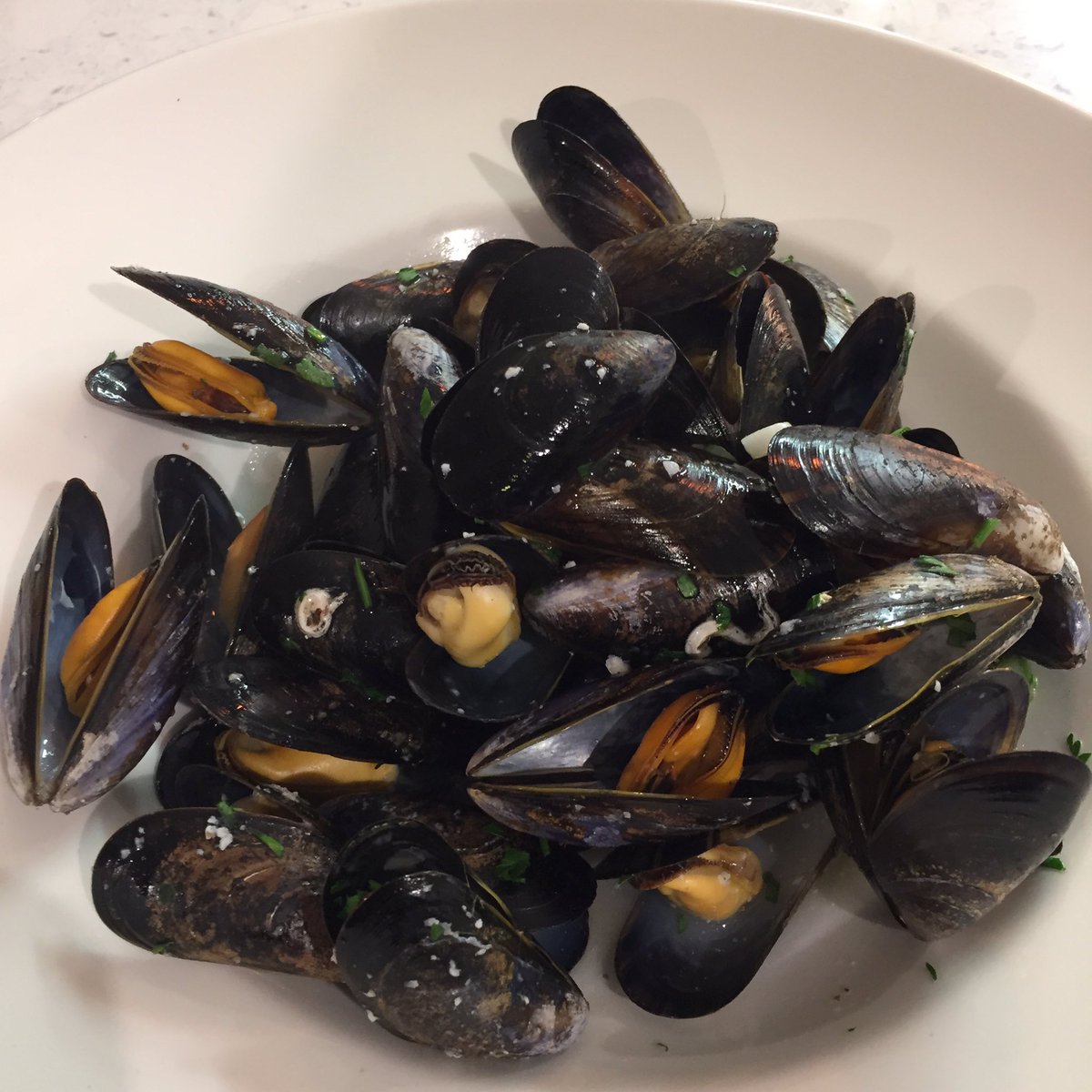 Warm up for winter with Delicious fresh Irish moules frites at Quinlans of Princes Street #Cork #TideToTable 🦀🐠🐬🐟 #SeafoodInTheCity