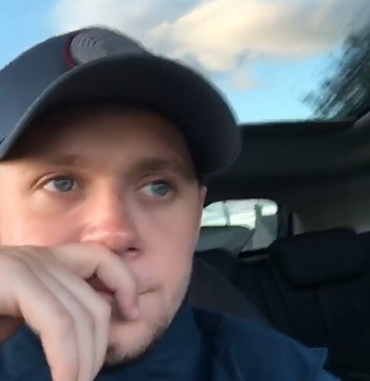 venomforaixis's tweet photo. Niall, yo y todo el fandom esperando que 1D vuelva.

#WeAreAll1D https://t.co/TsCctNInIb