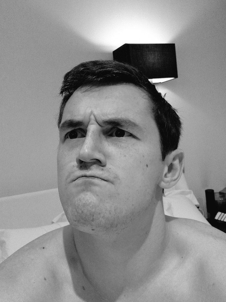 Syndicate's tweet image. 24 going on 14 😂 #RazerPhone