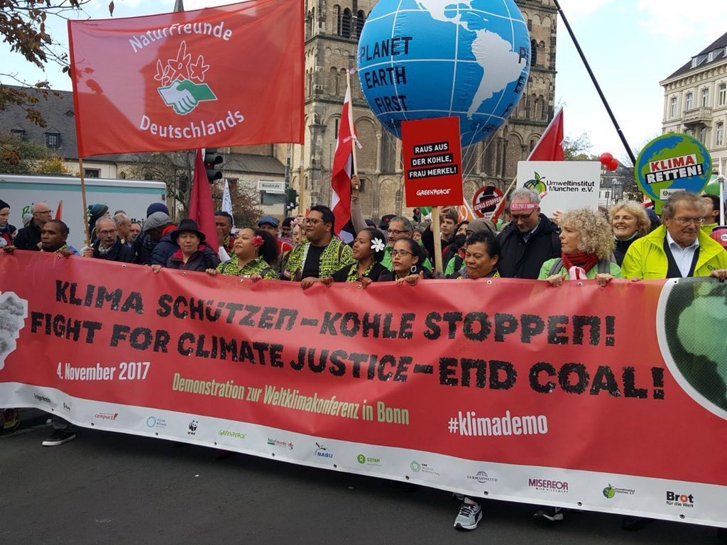 UNFCCC's tweet photo. Ahead of #COP23, thousands of demonstrators in Bonn call to #keepitintheground to save planet 🌏 https://t.co/cy7FFQk0Lw