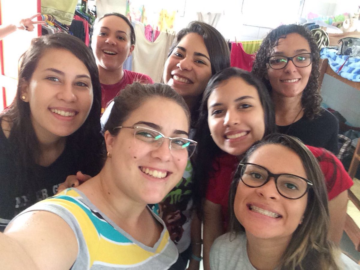 Fer_louf's tweet photo. #euvoudeproenem  com as amigas... https://t.co/co2sYzePBv