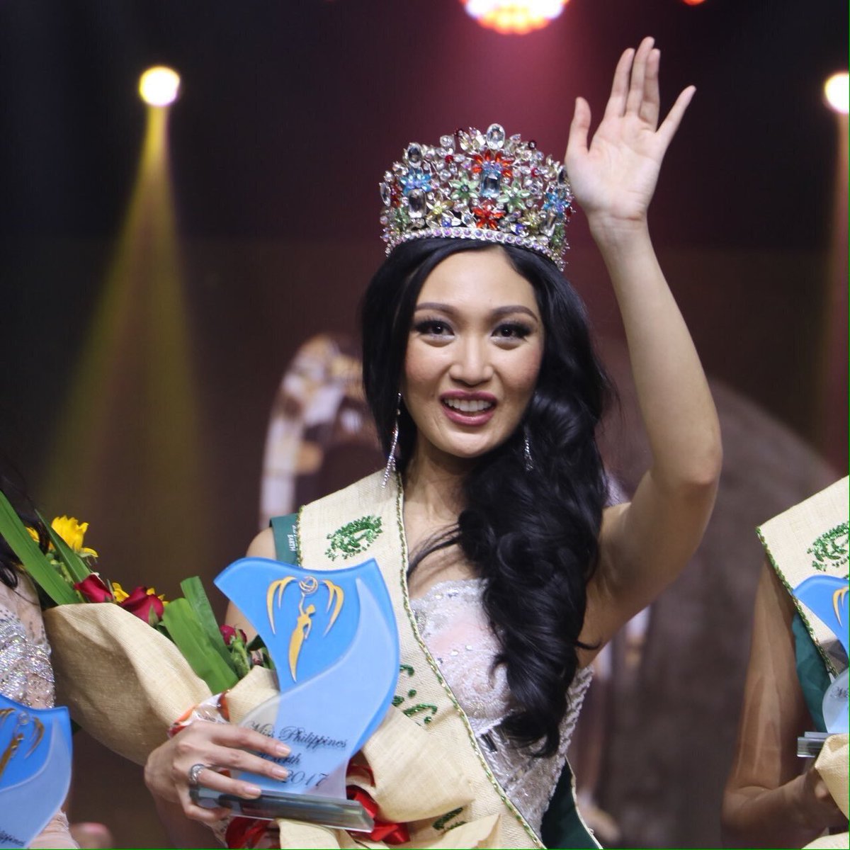 varsitarianust's tweet photo. BREAKING: UST professor Karen Ibasco crowned Ms. Earth 2017. (Photo from @teamUST) https://t.co/KyLmoQS3xE