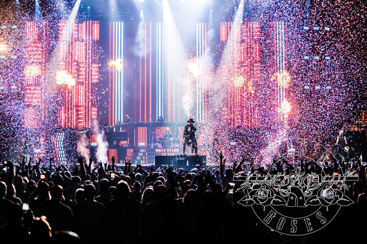 gunsnroses's tweet photo. Thanks for having us Louisville!
#GnFnR #NotInThisLifetime Tour 2017 https://t.co/LjMWxlHntY
