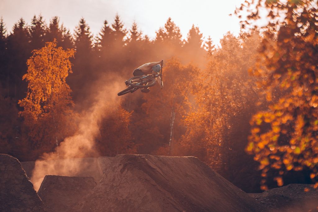 intrepidriders's tweet photo. #endoftheday #Sessions #Autumnwatch | #beintrepid #intrepidapparel #intrepidriders #cycling #Apparel #brand https://t.co/lz7dZmVRJd