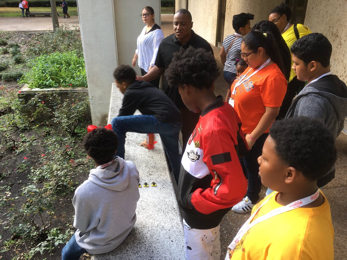mscantumath's tweet photo. @LawsonMS_HISD students watch toy car powered by solar panels at STEM Symposium @UHouston https://t.co/QhZoDJEhmp