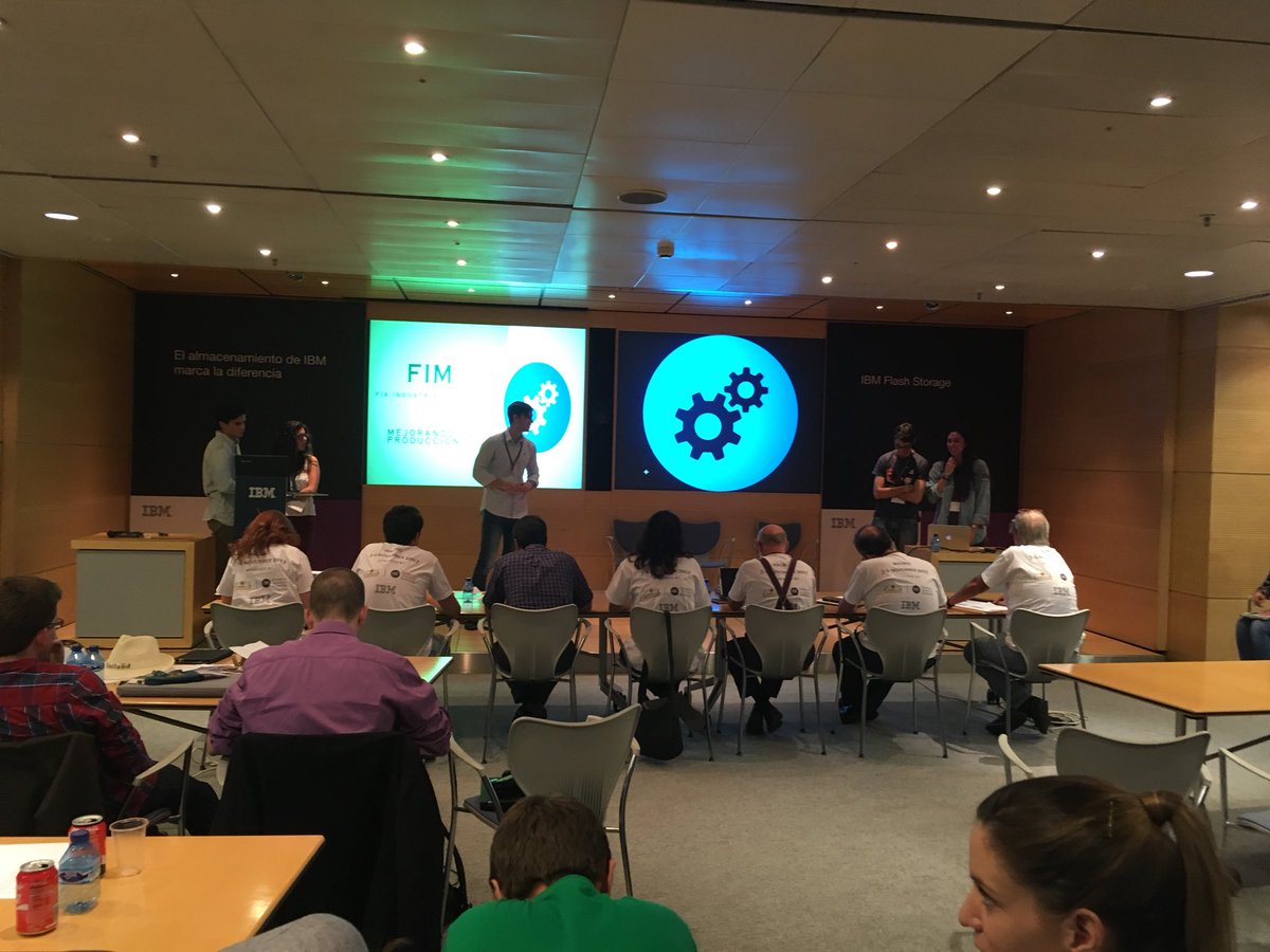 mvillasolmeda's tweet photo. El ultimo equipo ! La suerteesta echada IBM_ES #CIC_Hackathon https://t.co/X2Bfh4uHtP