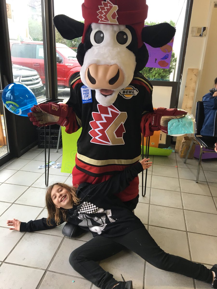 BarryDouglas1's tweet photo. The @Chiefs_Hockey new mascot is having a blast at the drive a @ChilliwackFords event https://t.co/8ofg4Fm8Jh