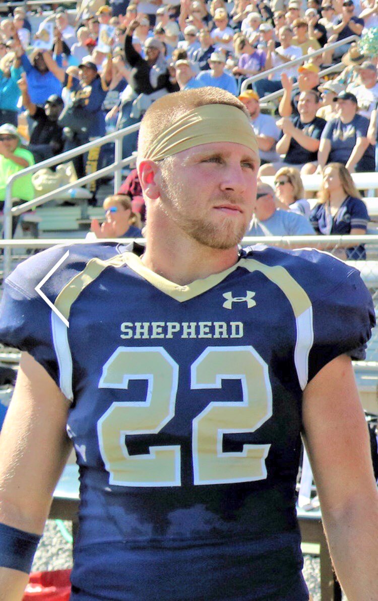 Kiana1793's tweet photo. Wishing I was home. Happy senior day to my favorite football player! ilysm https://t.co/IsGxvJBLTH